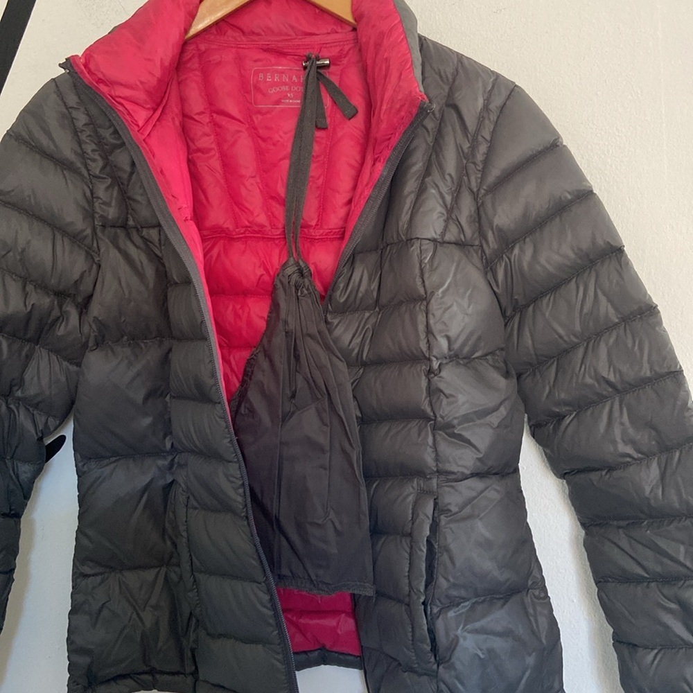 Bernardo XS grey + pink packable goose down puffer coat with bag - Picture 3 of 8
